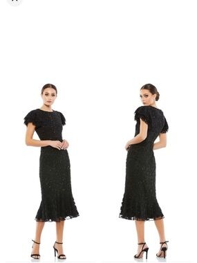 Mac Duggal navy Lace beaded Dress, Flutter Sleeves, flounce hem, flattering
NWT